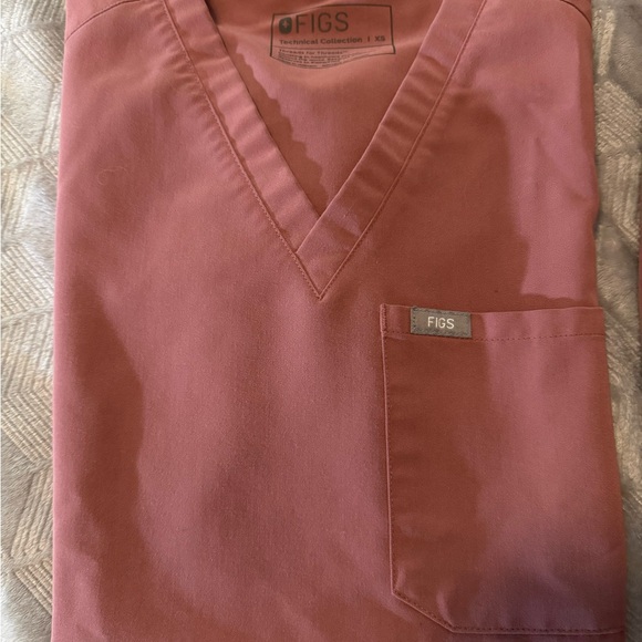 Figs Catarina One-Pocket Top, Yola Skinny Petite Pants - Picture 3 of 5